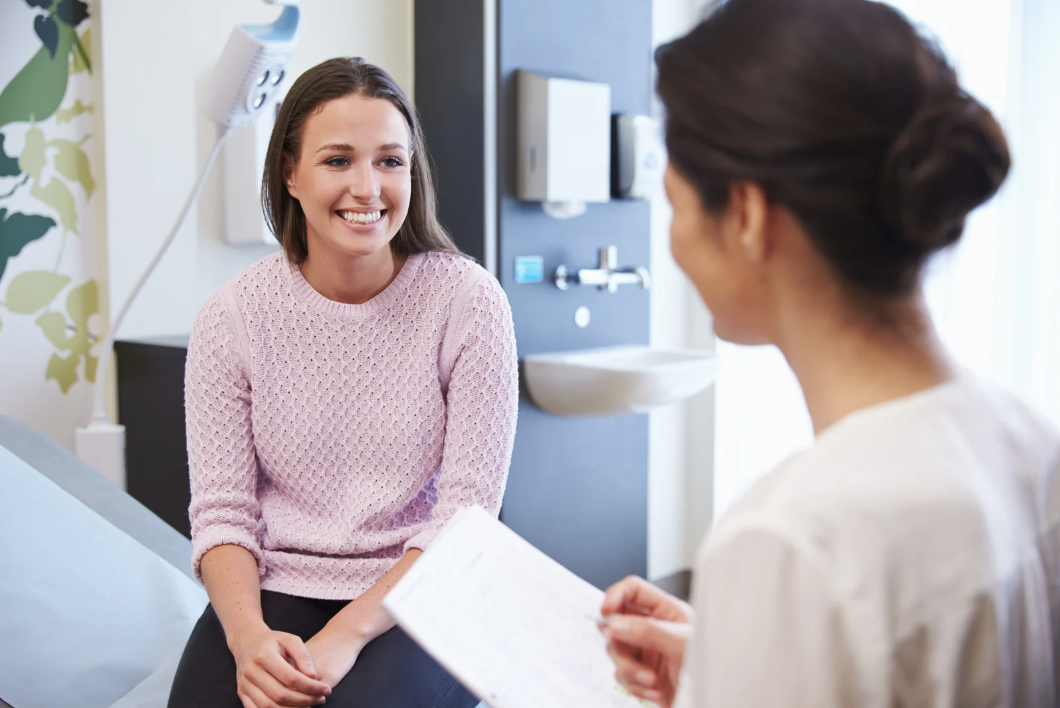 Consulta médica representando seguros suplementarios
